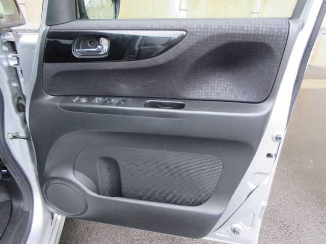 Honda N BOX CUSTOM 2015-10 182718-23
