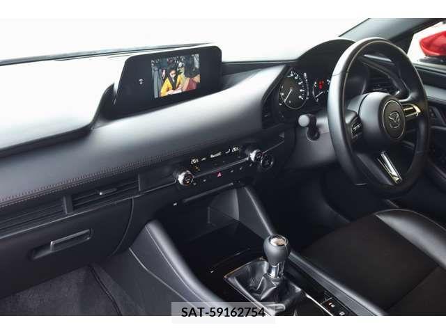 Mazda MAZDA3 2022-07 214325-1