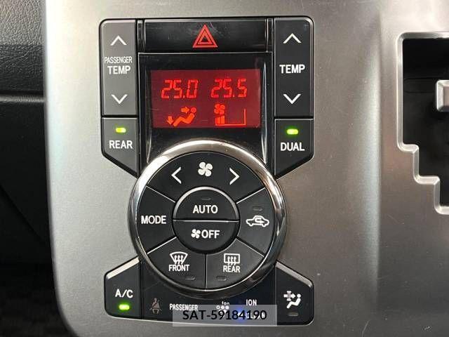 Toyota VOXY 2012-05 381164-7