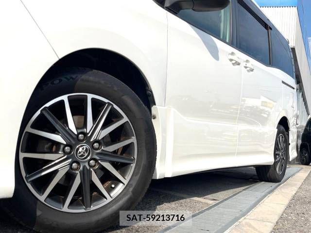 Toyota VOXY 2014-01 370476-12