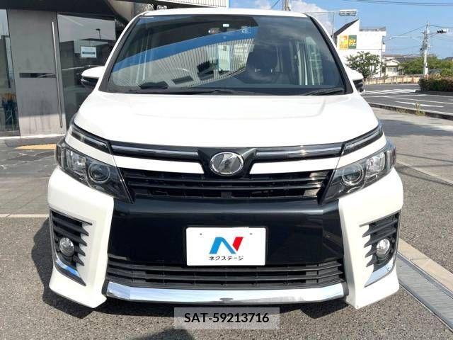 Toyota VOXY 2014-01 370476-19