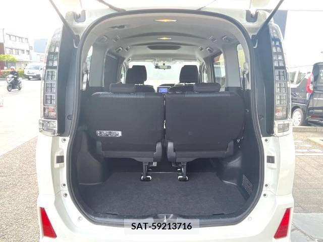 Toyota VOXY 2014-01 370476-16