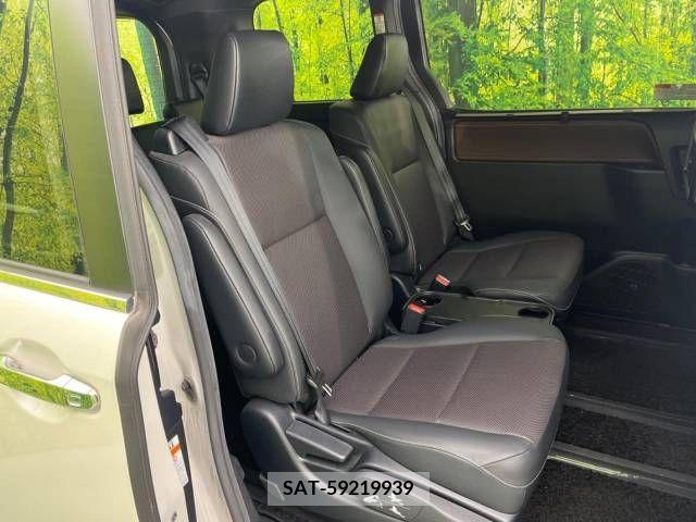 Toyota ESQUIRE 2019-03 216774-9