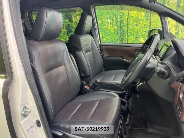 Toyota ESQUIRE 2019-03 216774-8