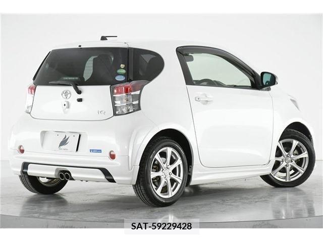 Toyota IQ 2012-10 361864-1