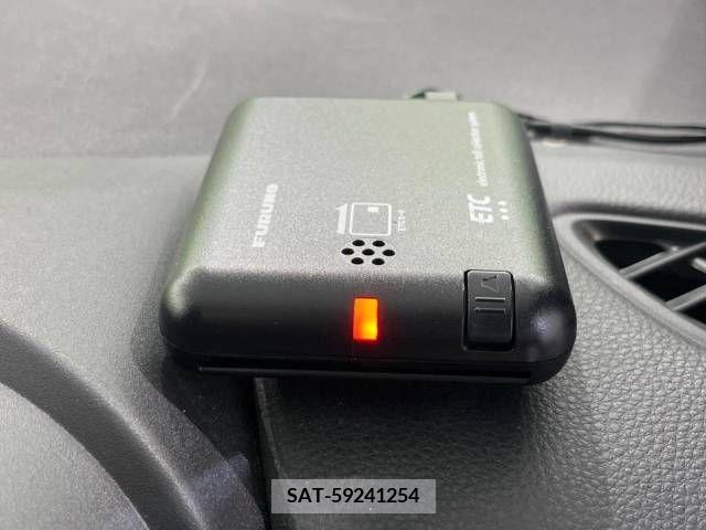 Toyota YARIS 2022-03 351702-5