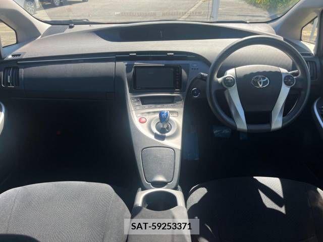 Toyota PRIUS 2013-10 366431-1