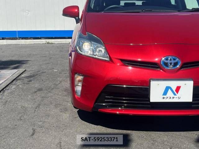 Toyota PRIUS 2013-10 366431-12