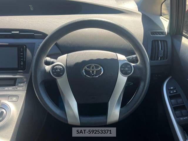 Toyota PRIUS 2013-10 366431-11