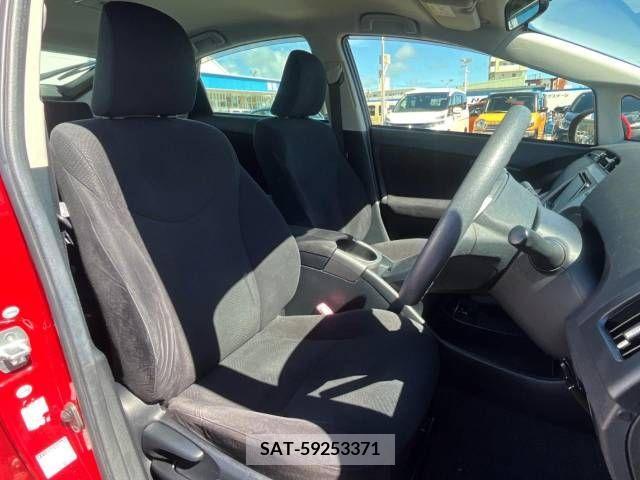 Toyota PRIUS 2013-10 366431-8