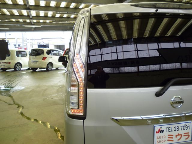 Nissan SERENA 2014-01 1030-11