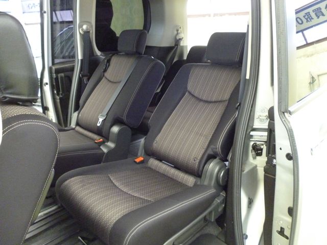 Nissan SERENA 2014-01 1030-17