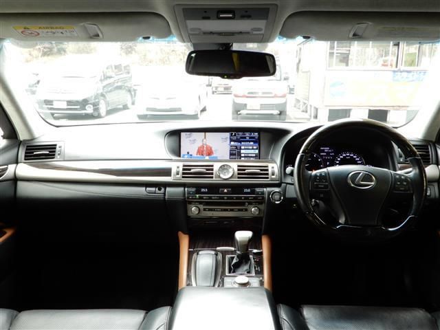Lexus LS 2013-02 1706-5