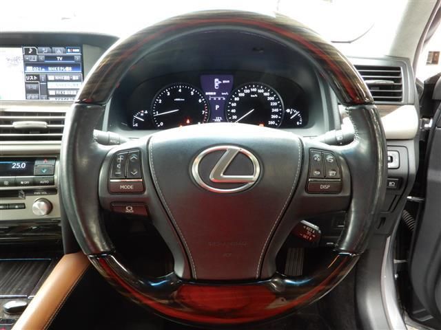 Lexus LS 2013-02 1706-6