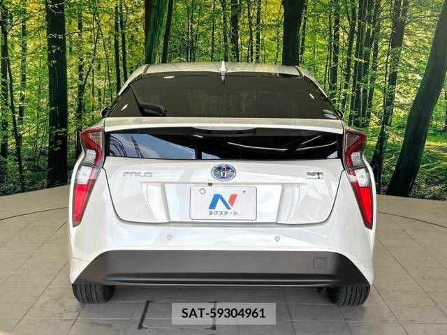 Toyota PRIUS 2017-01 341840-15
