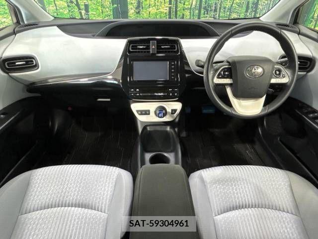 Toyota PRIUS 2017-01 341840-1