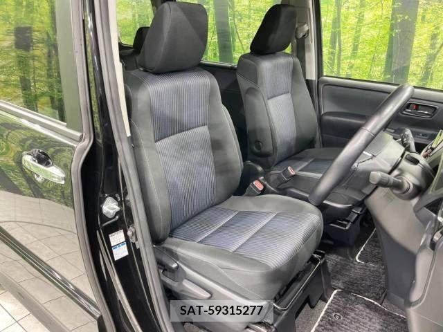 Toyota VOXY 2016-12 208107-8