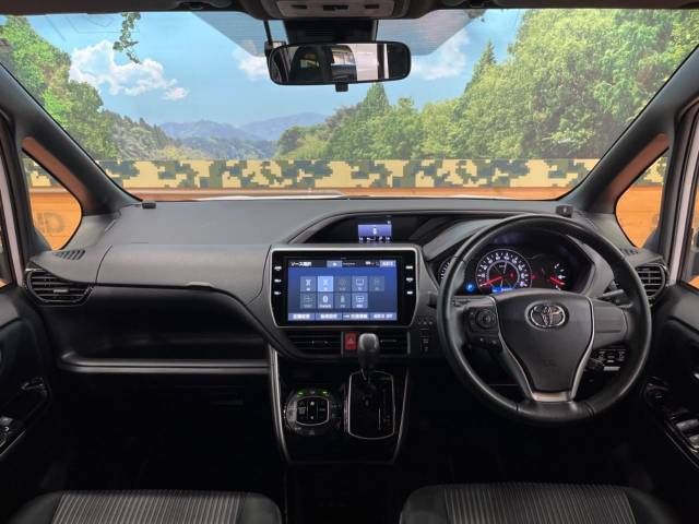 Toyota VOXY 2018-12 193019-1