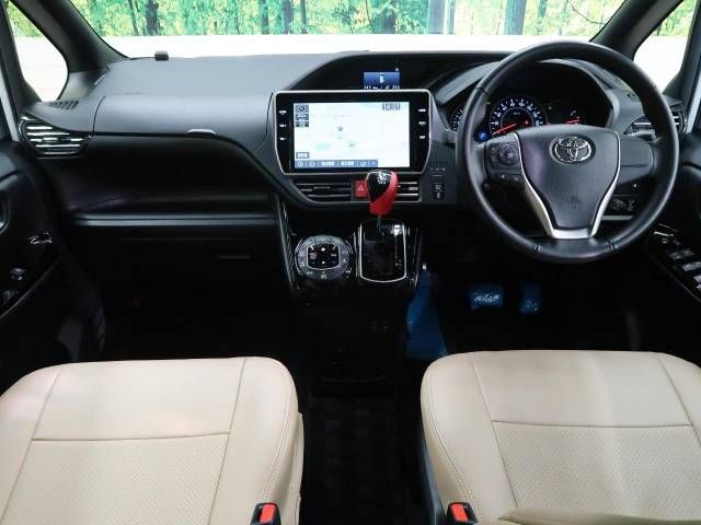 Toyota NOAH 2018-09 192540-1