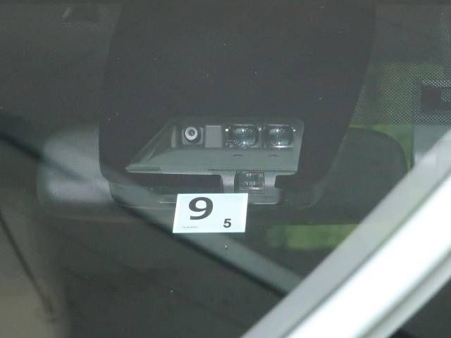 Toyota NOAH 2018-09 192540-3