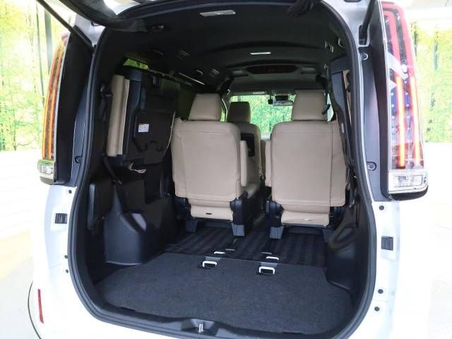 Toyota NOAH 2018-09 192540-11