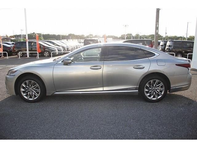 Lexus LS 2018-01 11309-7