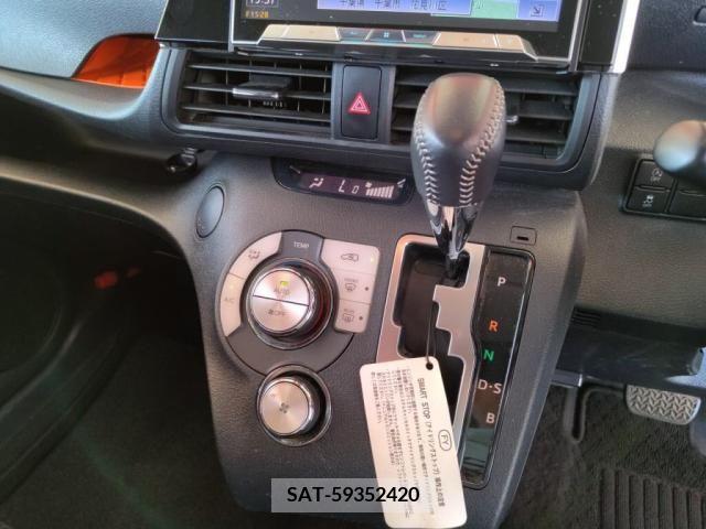Toyota SIENTA 2017-06 330468-14