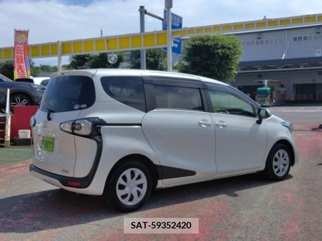 Toyota SIENTA 2017-06 330468-10