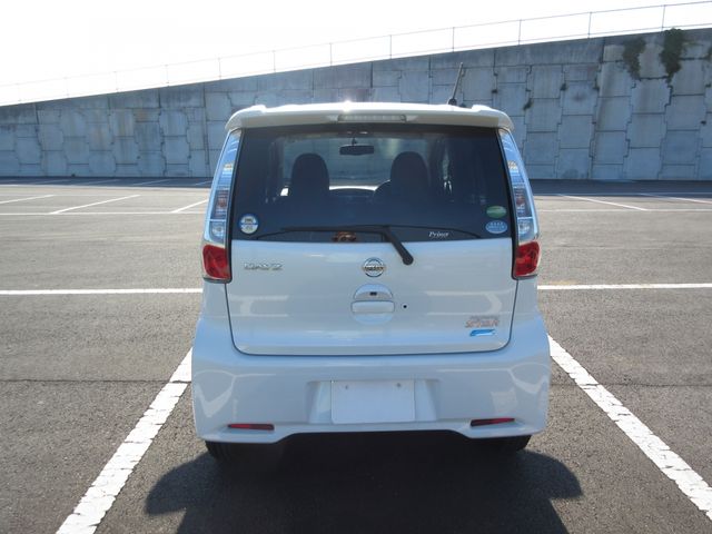 Nissan DAYZ 2015-03 8551-11