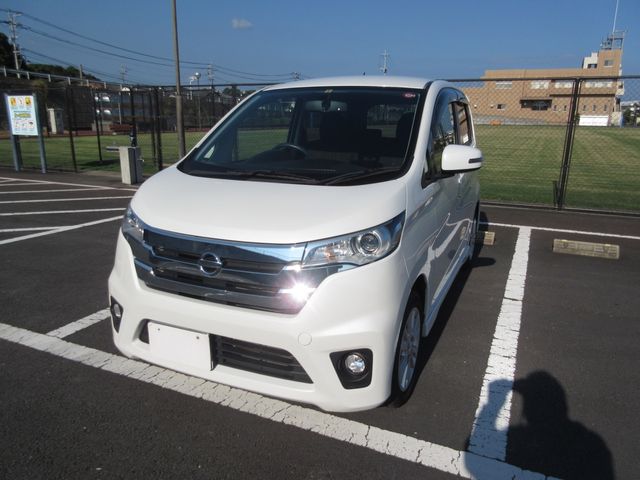 Nissan DAYZ 2015-03 8551-4