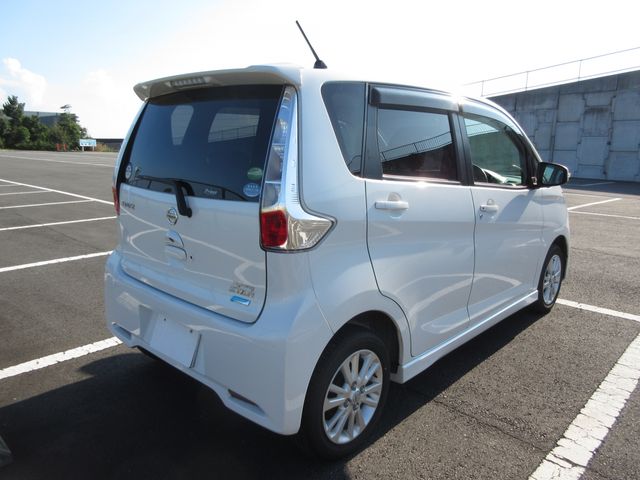 Nissan DAYZ 2015-03 8551-14