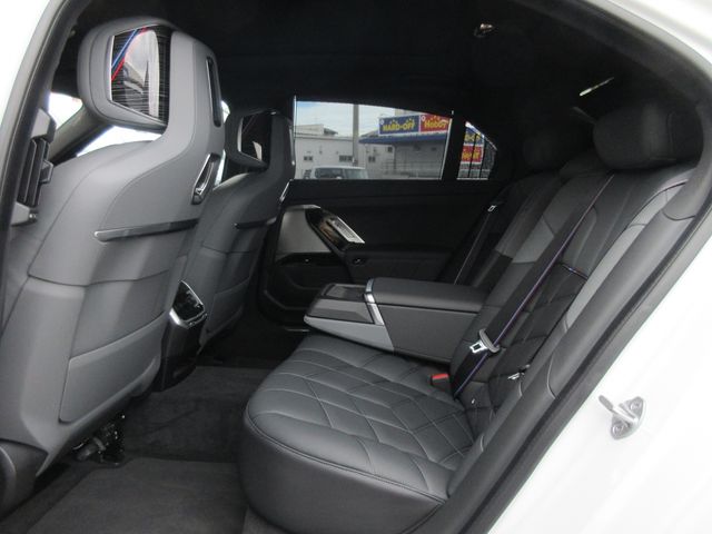 Bmw 7 SERIES 2023-03 5843-17