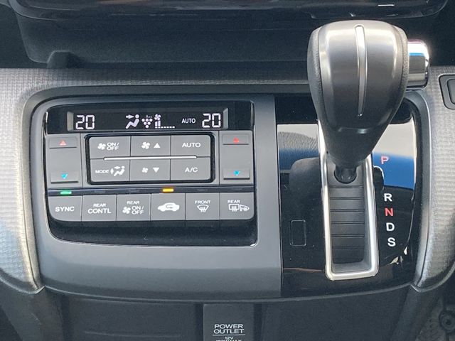 Honda e 2015-09 196461-6