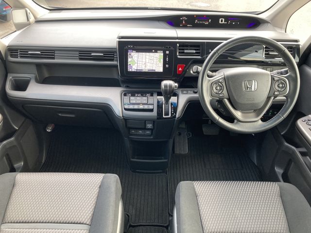Honda e 2015-09 196461-1