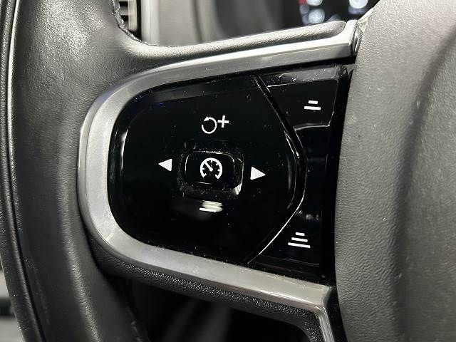 Volvo XC90 2017-06 6050-6