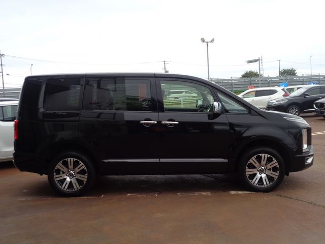 Mitsubishi DELICA D5 2023-03 24012-4