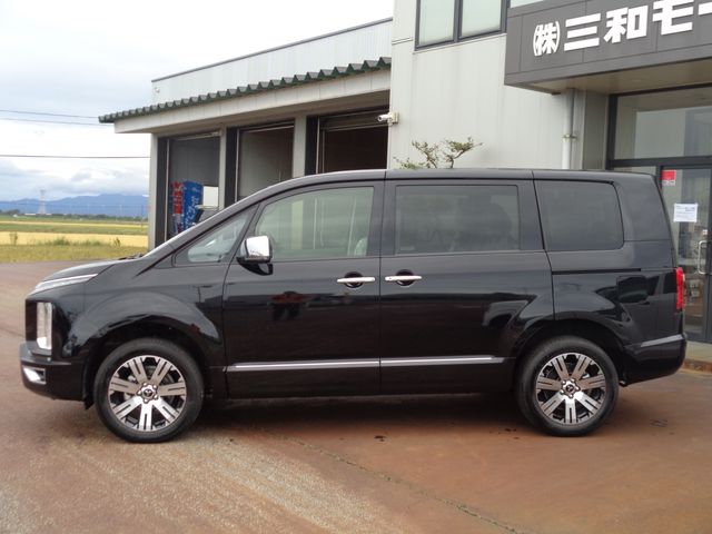 Mitsubishi DELICA D5 2023-03 24012-5
