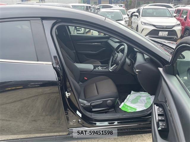 Mazda MAZDA3 2022-04 215667-20