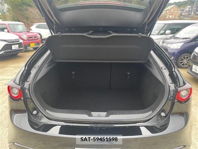 Mazda MAZDA3 2022-04 215667-8