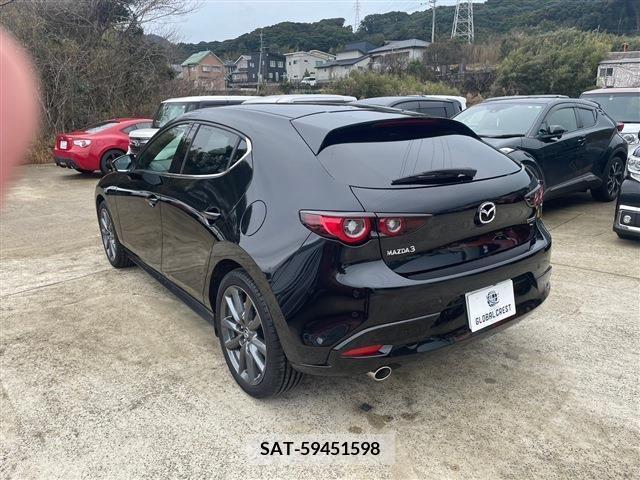 Mazda MAZDA3 2022-04 215667-6