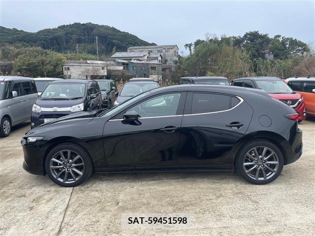 Mazda MAZDA3 2022-04 215667-5