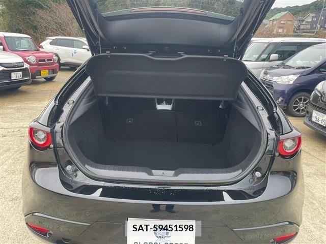 Mazda MAZDA3 2022-04 215667-7