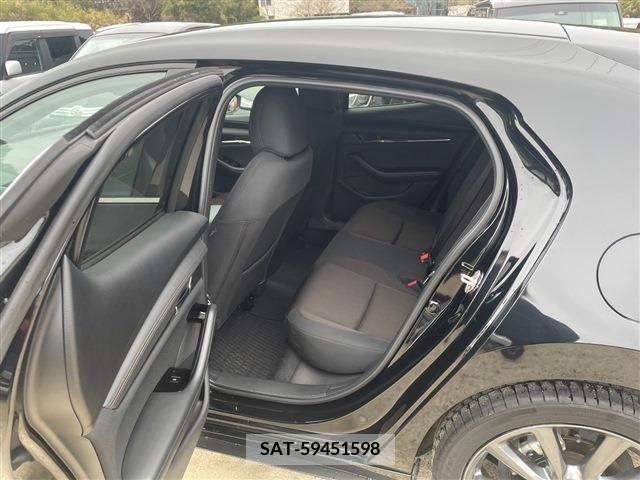 Mazda MAZDA3 2022-04 215667-3