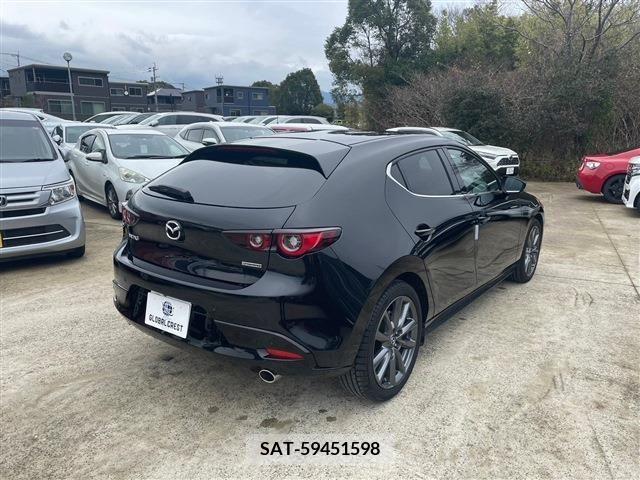 Mazda MAZDA3 2022-04 215667-4