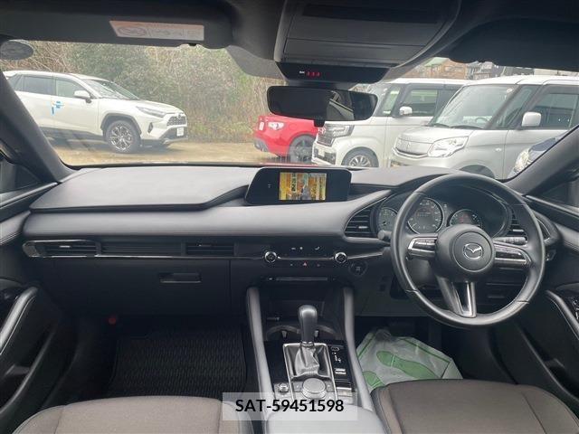 Mazda MAZDA3 2022-04 215667-1