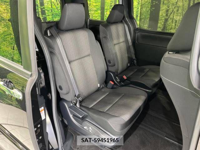 Toyota VOXY 2019-05 288946-9