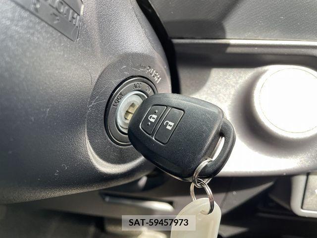 Toyota AQUA 2017-07 228471-8
