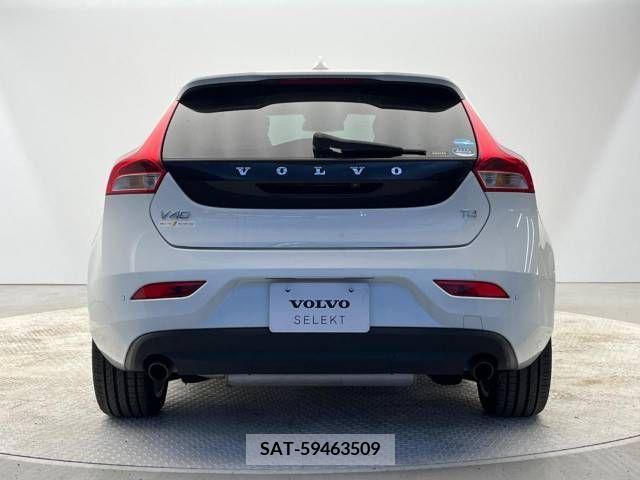 Volvo V40 2013-03 214101-17