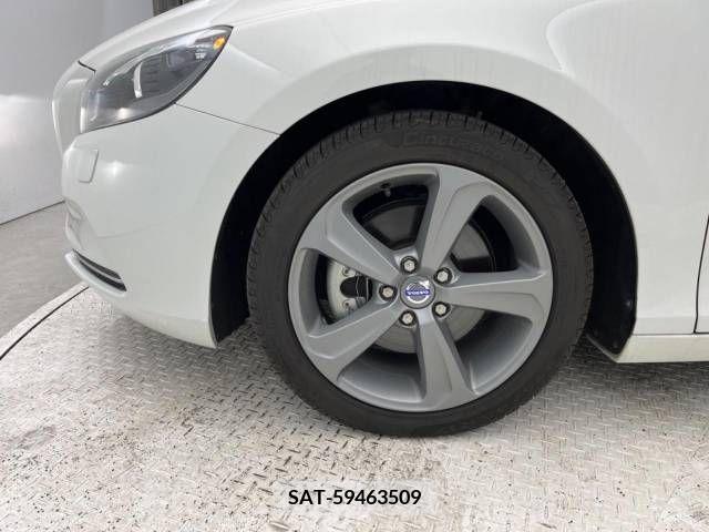 Volvo V40 2013-03 214101-15