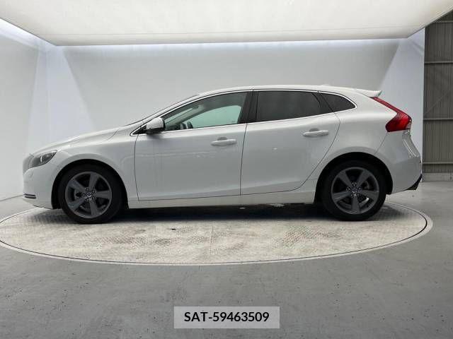 Volvo V40 2013-03 214101-19